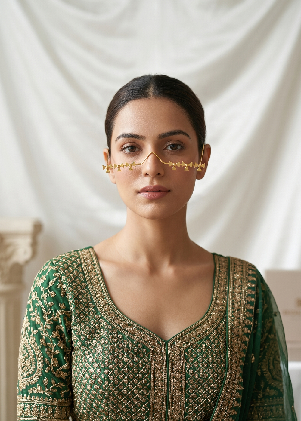 Minimal Gold Trio Wave Facelet
