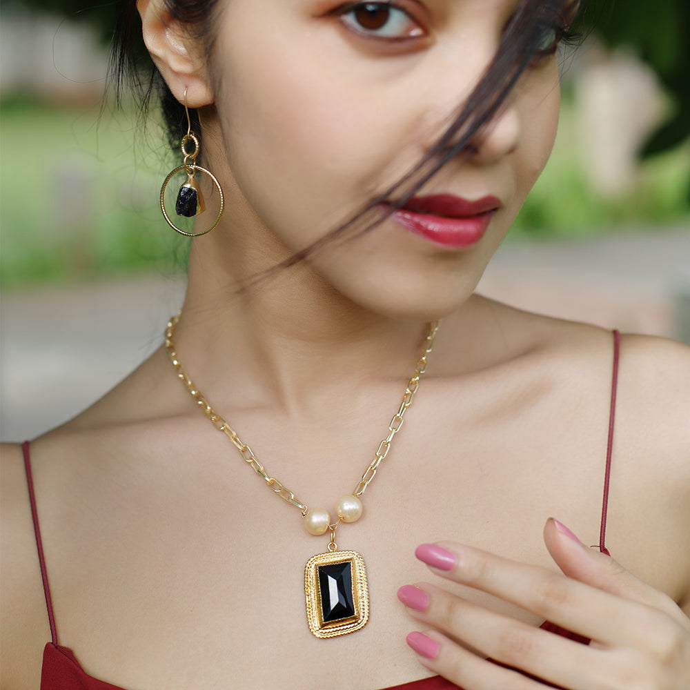 Gold Black Onyx & Pearl Pendant Necklace